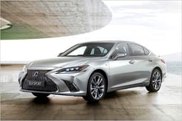 Lexus ES 2019 Europa Länge