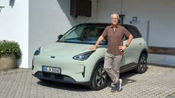 Geely E2 (2026) mit dem Autor Geely E2 (2026) mit dem Autor