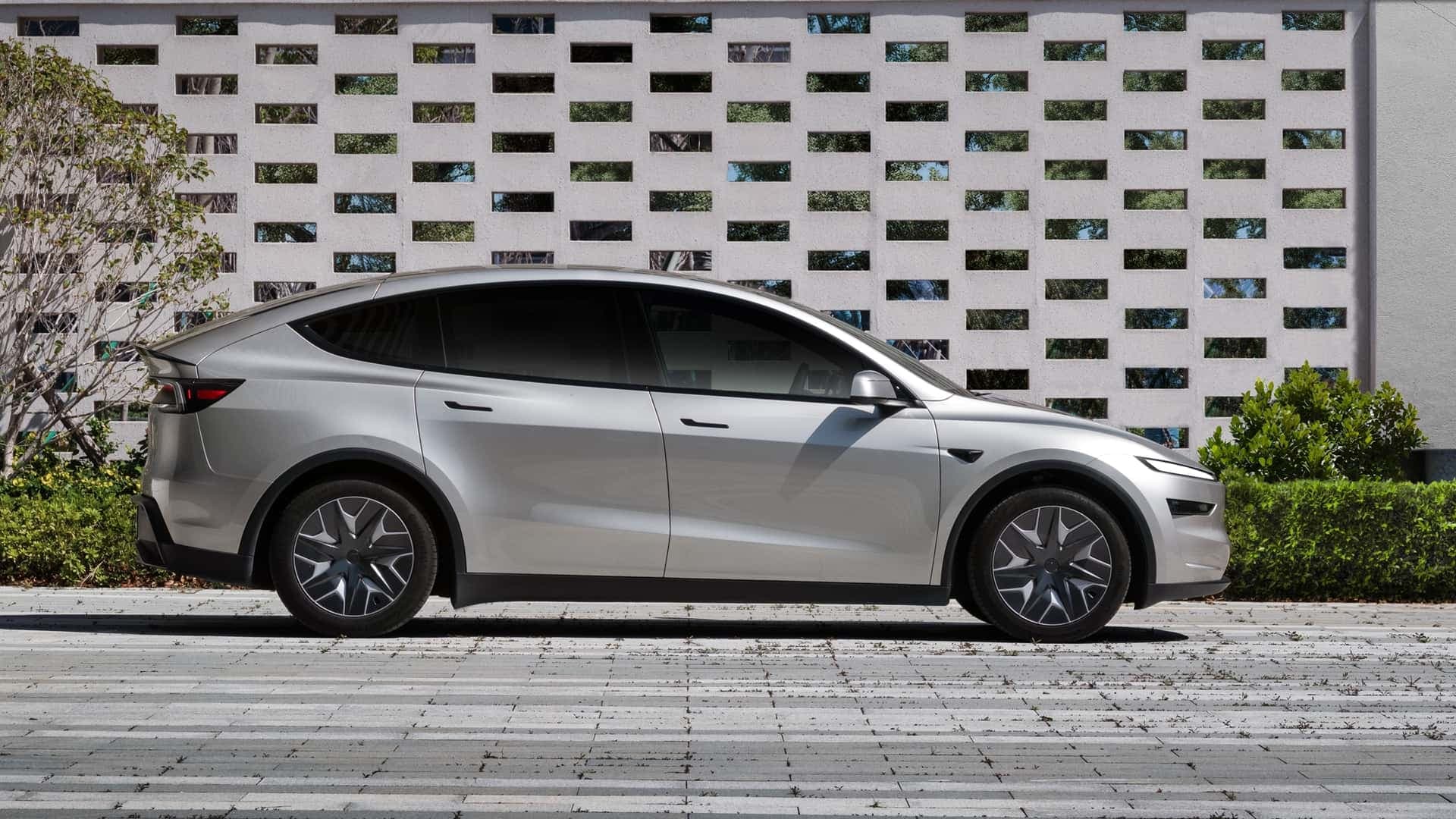 Tesla Model YL (2026) Tesla Model YL (2026)