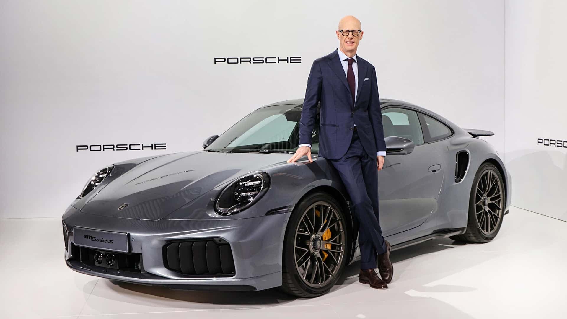 Dr. Michael Leiters, Vorstandsvorsitzender der Dr. Ing. h.c. F. Porsche AG am 911 Turbo S Dr. Michael Leiters, Vorstandsvorsitzender der Dr. Ing. h.c. F. Porsche AG am 911 Turbo S