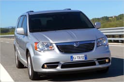 Lancia Voyager 2.8 CRD im Test: Marke vollkommen egal Lancia Voyager 2.8 CRD im Test: Marke vollkommen egal