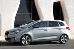 Kia Carens im Test: Neuauflage greift Touran, Zafira und Co. an Kia Carens im Test: Neuauflage greift Touran, Zafira und Co. an