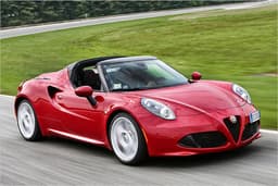 Endlich so gut wie er aussieht? Test Alfa Romeo 4C Spider mit Preisen und technische Daten zur Markteinführung Endlich so gut wie er aussieht? Test Alfa Romeo 4C Spider mit Preisen und technische Daten zur Markteinführung