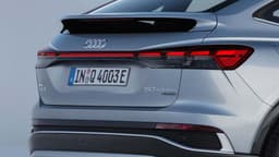 Audi Q4 e-tron Sportback von 2021 mit Zahlen am Heck Audi Q4 e-tron Sportback von 2021 mit Zahlen am Heck