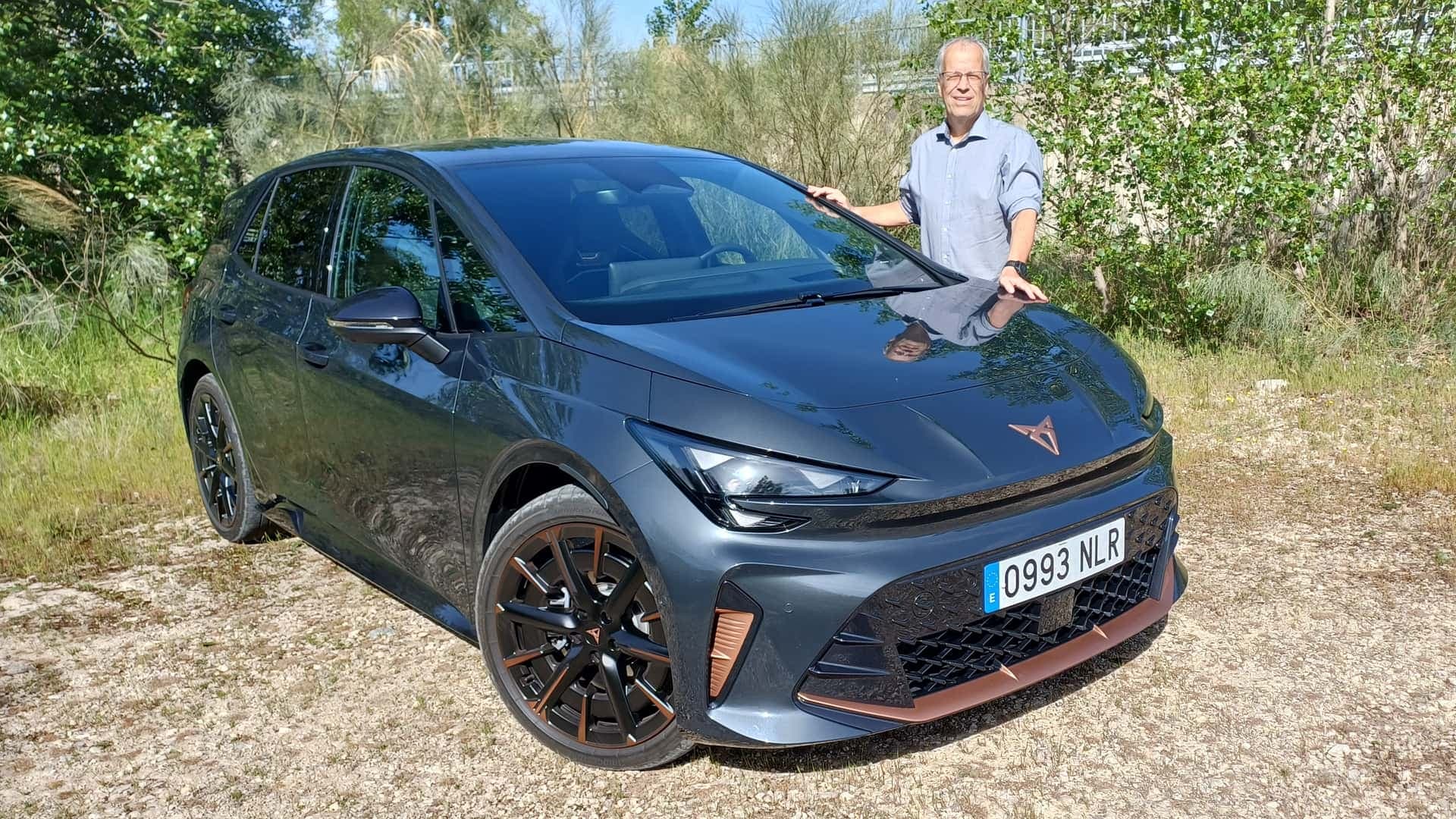 Cupra Born VZ (2026) in Timanfaya Grey mit Autor Stefan Leichsenring Cupra Born VZ (2026) in Timanfaya Grey mit Autor Stefan Leichsenring