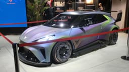 Cupra UrbanRebel im neuen Cupra-Studio am Münchner Odeonsplatz Cupra UrbanRebel im neuen Cupra-Studio am Münchner Odeonsplatz