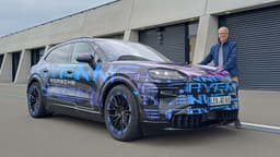 Porsche Cayenne Electric mit Autor Stefan Leichsenring beim Workshop in Leipzig Porsche Cayenne Electric mit Autor Stefan Leichsenring beim Workshop in Leipzig