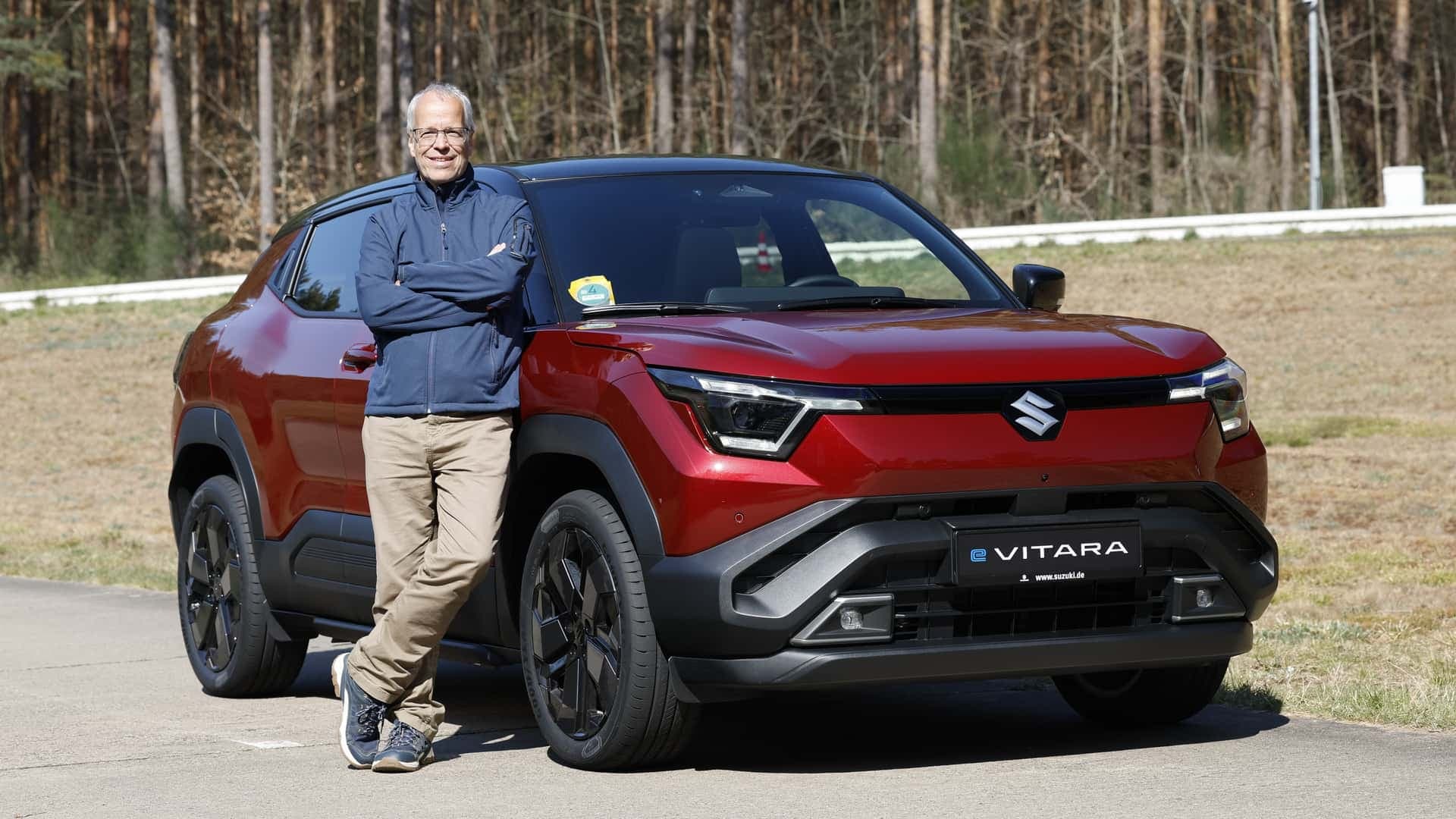 Suzuki eVitara (2025) mit dem Autor Suzuki eVitara (2025) mit dem Autor