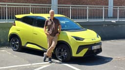 BYD Dolphin Surf in der Farbe "Lime" mit Autor Stefan Leichsenring BYD Dolphin Surf in der Farbe "Lime" mit Autor Stefan Leichsenring