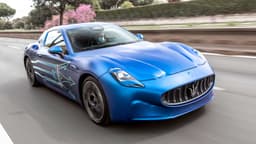 Stellantis-Chef Carlos Tavares fährt mit Prototyp des Maserati GranTurismo Folgore zum E-Prix in Rom Stellantis-Chef Carlos Tavares fährt mit Prototyp des Maserati GranTurismo Folgore zum E-Prix in Rom