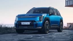 2024 Kia EV9 GT-Line exterior front three-quarter view 2024 Kia EV9 GT-Line exterior front three-quarter view