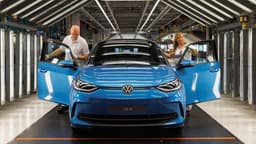 Produktion des VW ID.3 in Zwickau (Mai 2023, Lichttunnel) Produktion des VW ID.3 in Zwickau (Mai 2023, Lichttunnel)