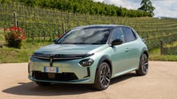 Lancia Ypsilon 2024 ibrida - Prova su strada - Foto Lancia Ypsilon 2024 ibrida - Prova su strada - Foto