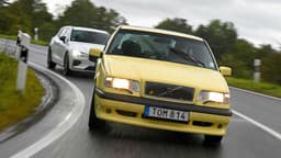 Volvo 850 T5-R vs. Volvo V60 Polestar Volvo 850 T5-R vs. Volvo V60 Polestar