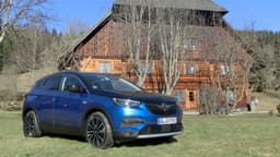 Opel Grandland X Hybrid4 Ultimate (2020) in Topaz Blau Opel Grandland X Hybrid4 Ultimate (2020) in Topaz Blau