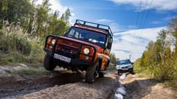 UAZ Hunter Expedition vs Lada Niva Off-road UAZ Hunter Expedition vs Lada Niva Off-road