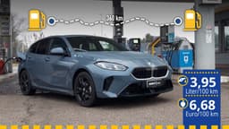 Der getestete BMW 118d an der Tankstelle Der getestete BMW 118d an der Tankstelle