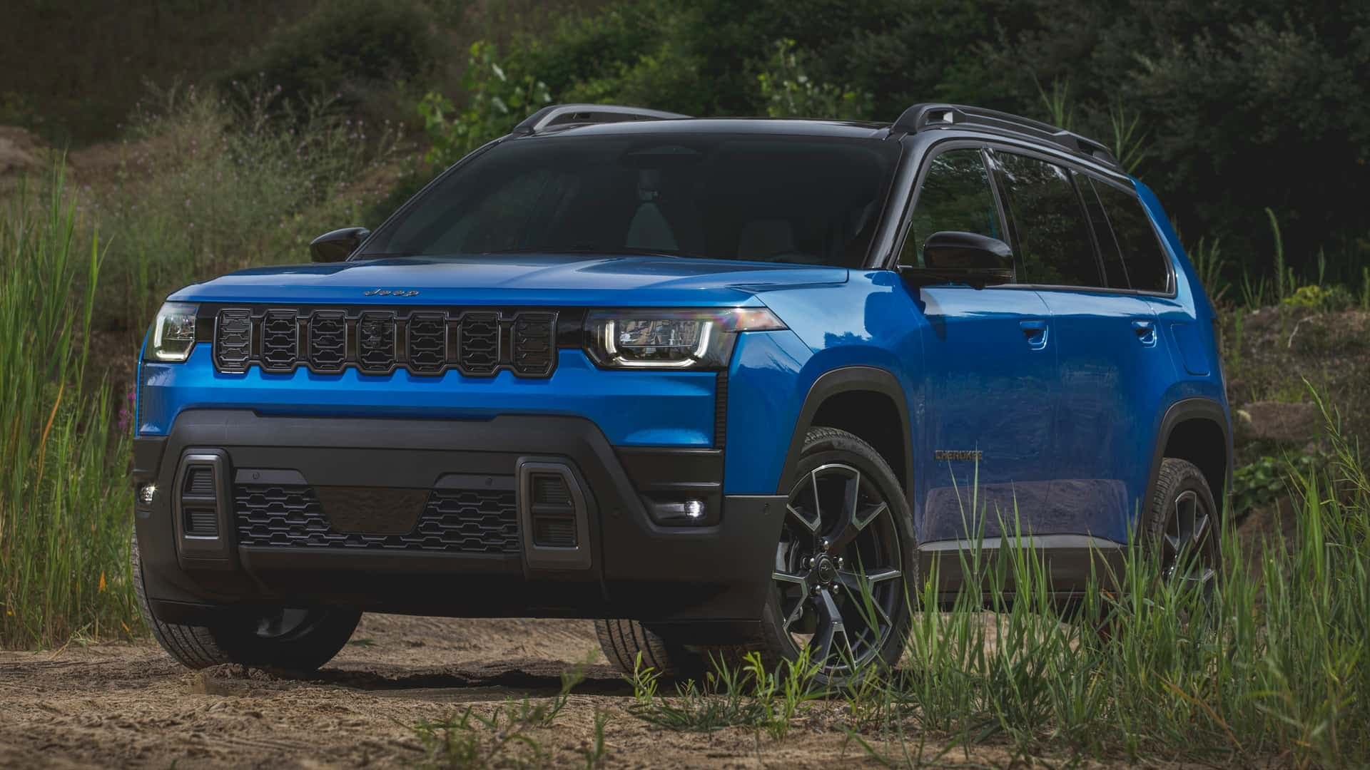 2026 Jeep Cherokee Overland Front 3/4 2026 Jeep Cherokee Overland Front 3/4