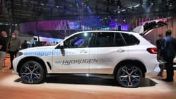 Live photos of BMW iX5 Hydrogen from IAA 2021 Live photos of BMW iX5 Hydrogen from IAA 2021