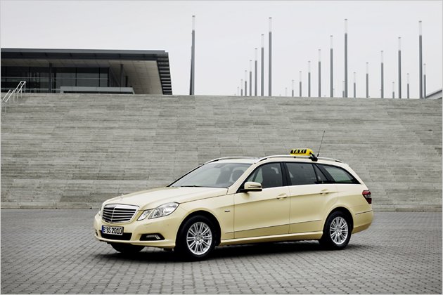 Hallo Taxi! Kraftdroschken aus aller Welt