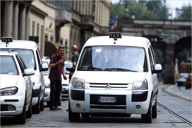 Hallo Taxi! Kraftdroschken aus aller Welt