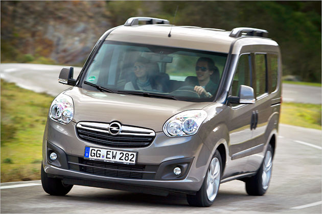 Panik in der Autobahn-Baustelle? So breit sind unsere Autos