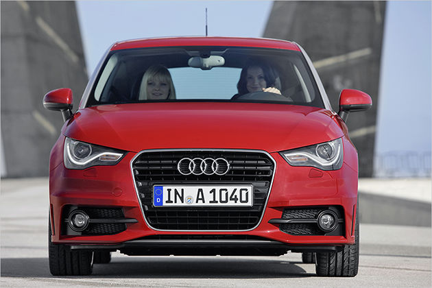 Panik in der Autobahn-Baustelle? So breit sind unsere Autos