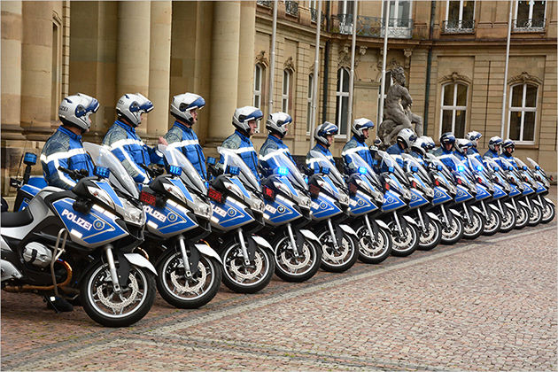 Polizei-Porsche und Blaulicht-Bugatti: Spannende Streifenwagen weltweit