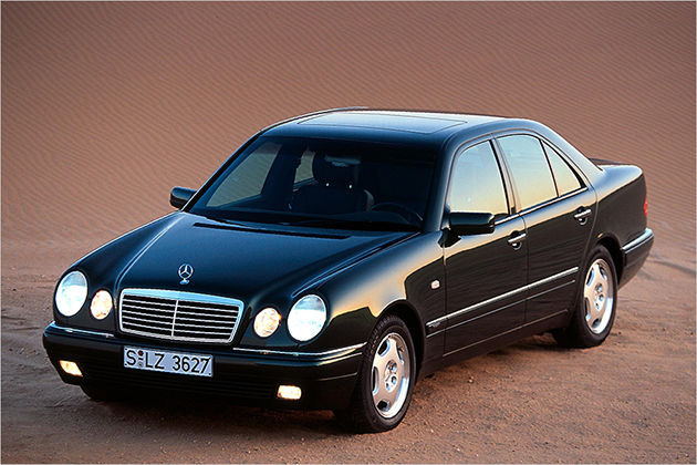 Im Zeichen des E: Die Geschichte der Mercedes E-Klasse in Bildern