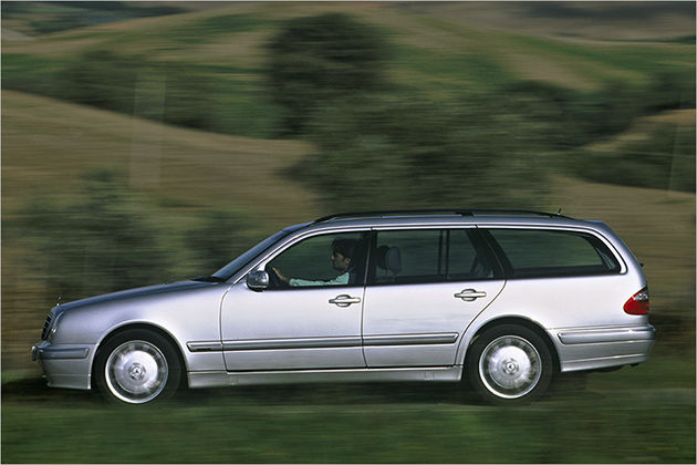 Im Zeichen des E: Die Geschichte der Mercedes E-Klasse in Bildern