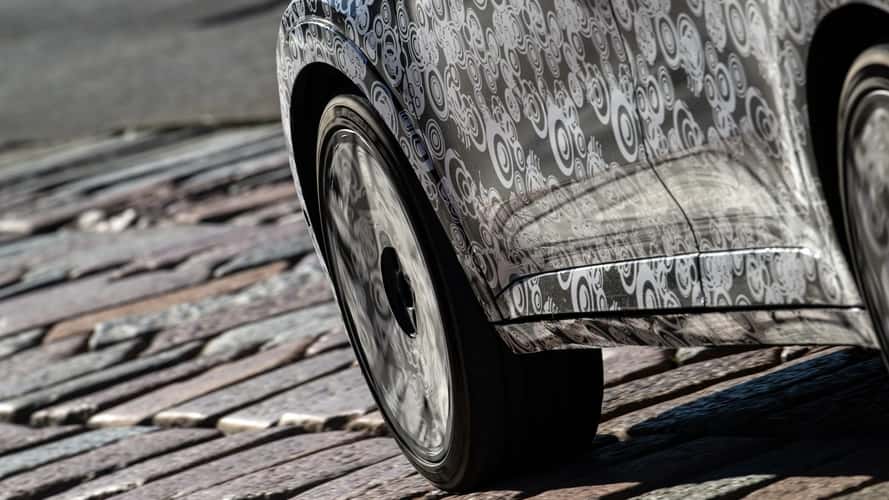 Abarth 600e (2024) auf ersten Teaser-Fotos