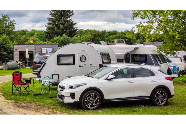 Kia XCeed PHEV 1.6 GDI 2021 mit TAB 320 Wohnanhänger im Test