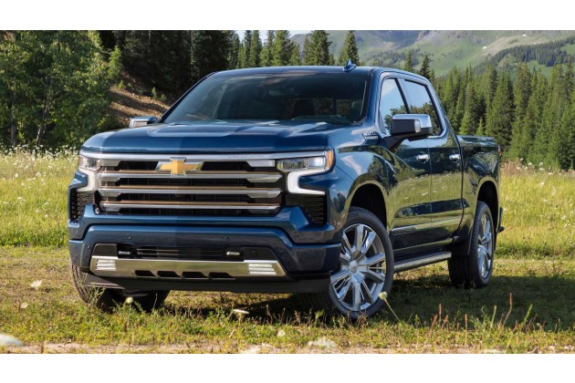 2022 Chevrolet Silverado High Country Front Angle