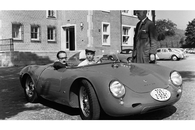 Herbert von Karajan Richard von Frankenberg Porsche 550 A Spyder Werksabholung Zuffenhausen 1959