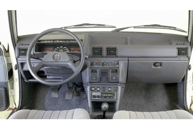 Peugeot 305