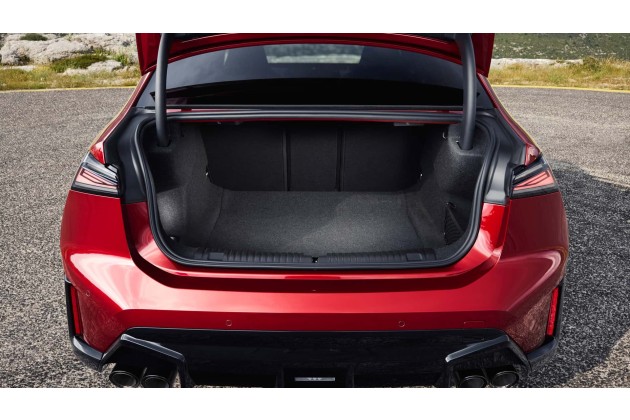 Nuova BMW Serie 3 interni E bagagliaio