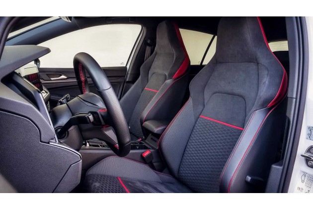 VW Golf GTI Clubsport 2021 vs. VW Golf R 2021 im Vergleich