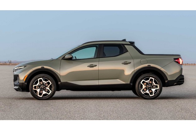 2022 Hyundai Santa Cruz Side On Tarmac