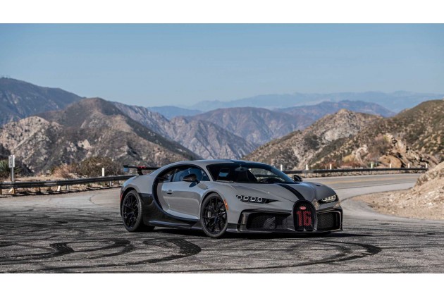 2021 Bugatti Chiron Pur Sport Front Quarter