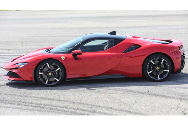 Ferrari SF90 Stradale la prova