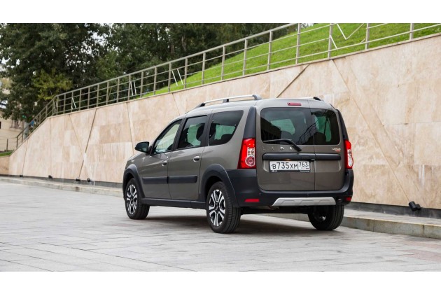 Lada Largus Cross V Tri Chetverti Szadi