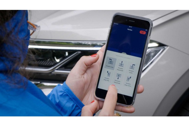 VW Touareg mit Park Assist Plus mit Fernbedienung
