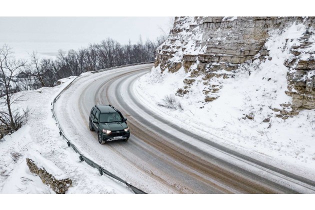 Lada Niva Travel Na Gornom Serpantine