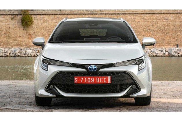 Toyota Corolla Touring Sports 1 8 Platinum