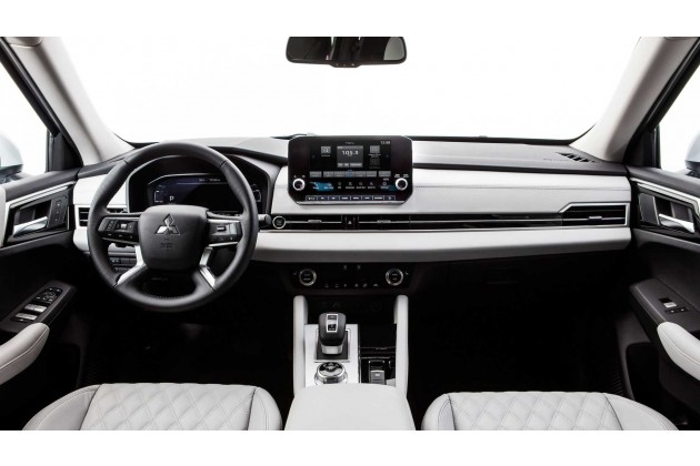2022 Mitsubishi Outlander Interior