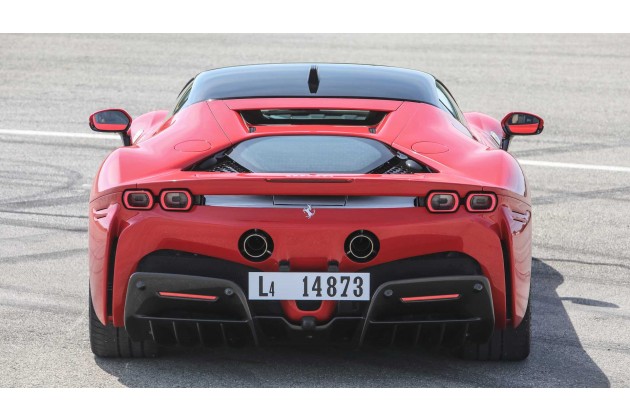 Ferrari SF90 Stradale la prova