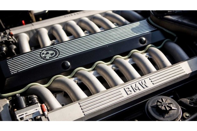 BMW 750iL V16 Goldfish