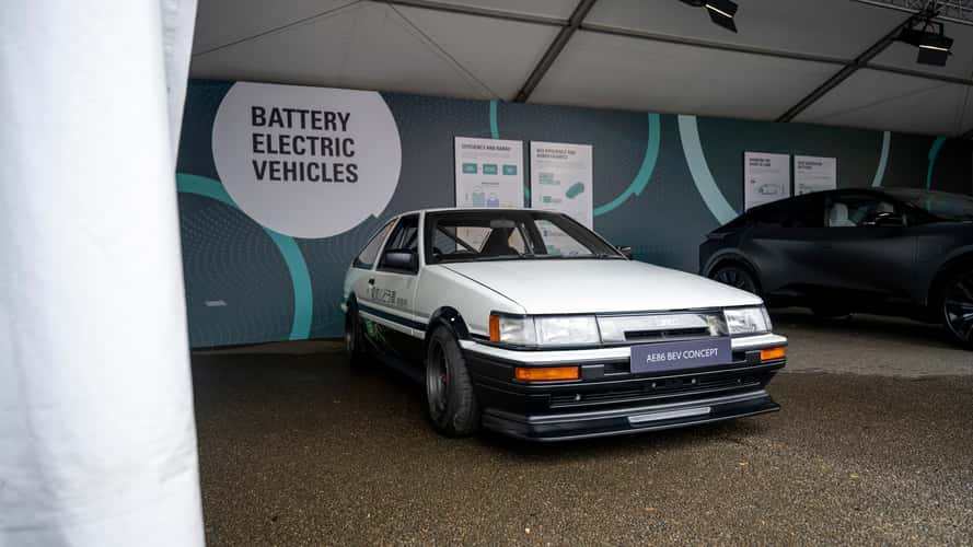 Toyota Corolla Levin AE86 BEV in der Sitzprobe