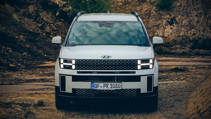 Hyundai Santa Fe Hybrid (2025)