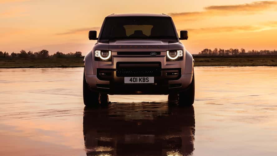 Land Rover Defender OCTA (2024)